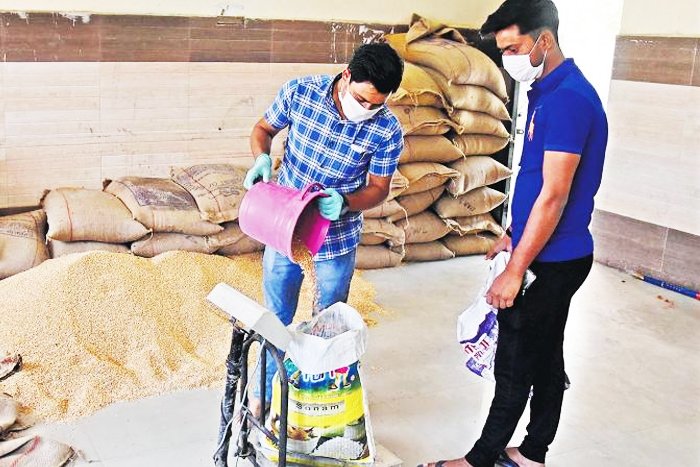 Centre Blocks Delhi’s Ration Home Delivery, Says AAP Government