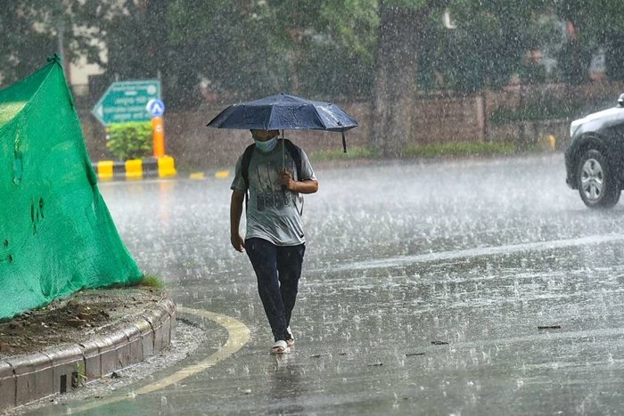 Delhi misses its date with monsoon, light rain likely