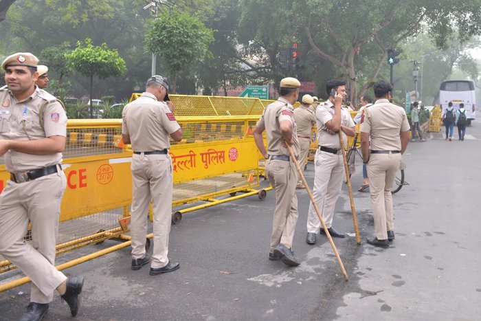 Delhi Cops Step Up Blockades Ahead Of Farmers’ Protest To Back Wrestlers